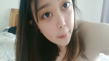 【桃子味的小仙女】早起跟男友打炮，粉嫩美胸，69男友掰开粉红色的鲍鱼，呻吟销魂被男友插爽